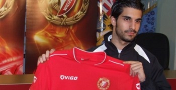 Kuki con la maglia del Widzew Lodz