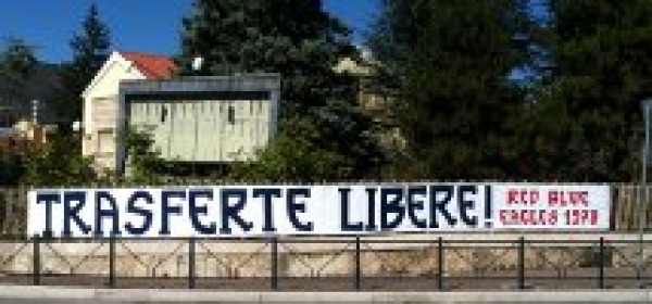 Lo striscione dei Rbe 1978 fuori lo stadio