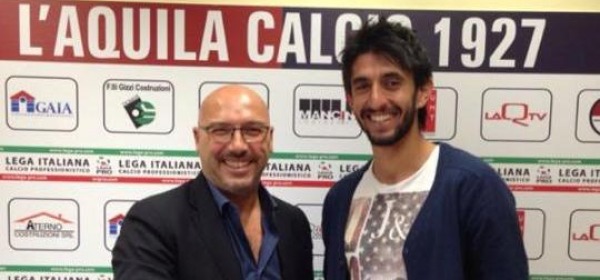 Gallozzi, dopo la firma, insieme a Massimo Chiodi (foto tratta dalla rete)