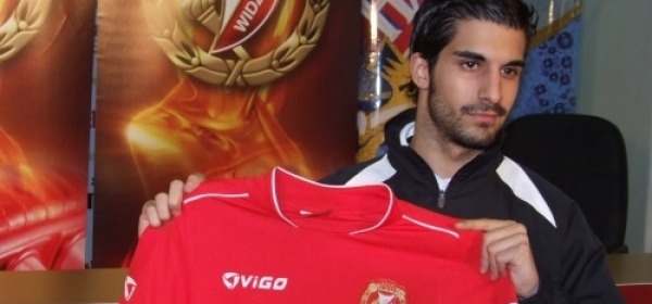 Kuki con la maglia del Widzew Lodz