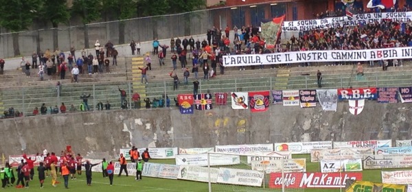 La squadra sotto la Sud a fine partita