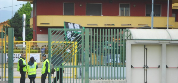 I tifosi fuori dallo stadio