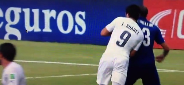 luiz suarez morde chiellini