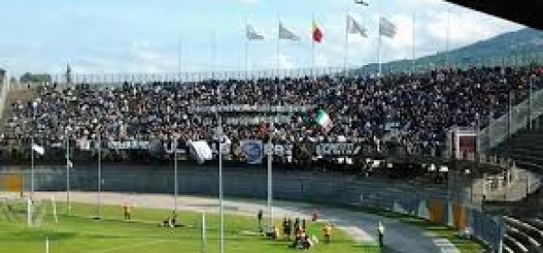 La curva dei tifosi dell'Ascoli 