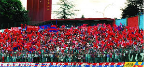 Tifosi della curva rossoblù