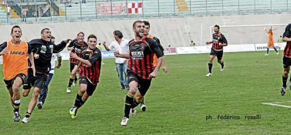 La gioia di Mammarella dopo il gol vittoria.