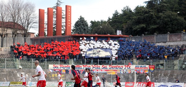 La coreografia della Curva Sud a inizio ripresa