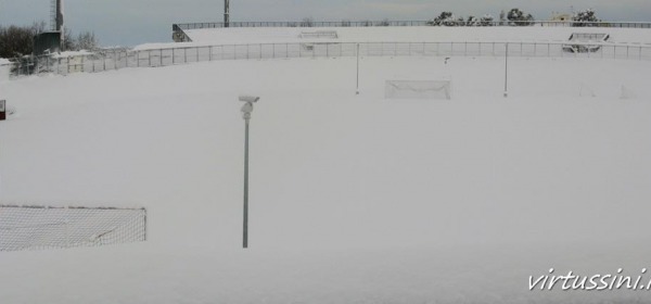 Lo stadio "Biondi" innevato