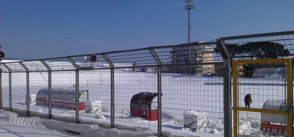 La neve all'interno del "Biondi" che ha impedito di giocare nei giorni scorsi