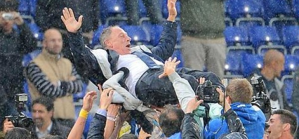 Zeman portato in trionfo