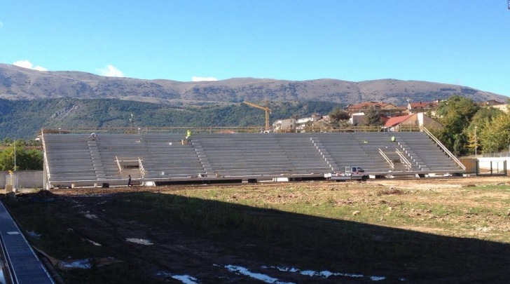 La curva sud appena assemblata all' Acquasanta
