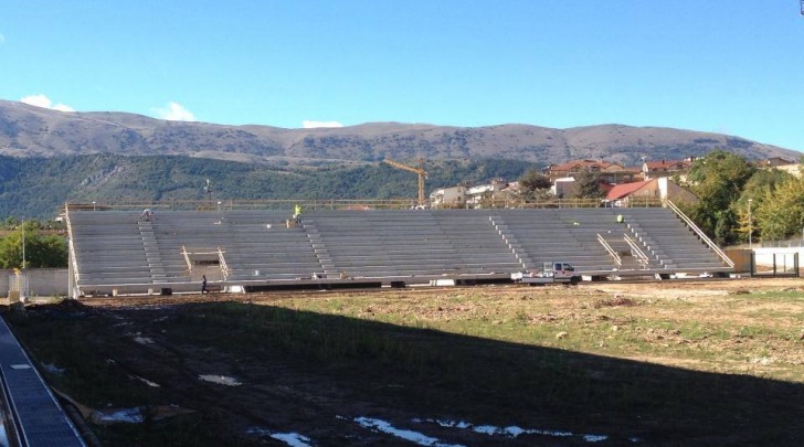 La curva sud appena assemblata all' Acquasanta