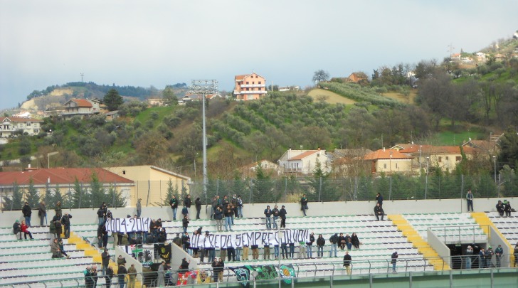 La curva "Volpi" dello stadio "Guido Angelini"