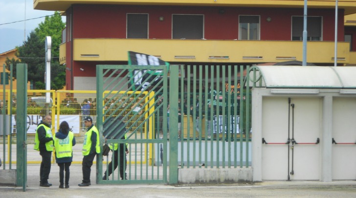 I tifosi fuori dallo stadio