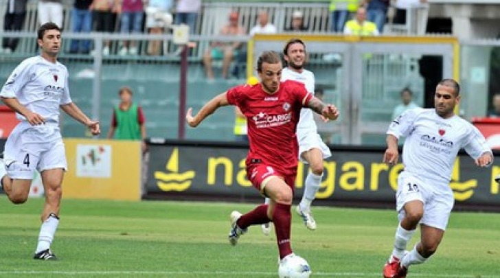 Paulinho con la maglia del Livorno